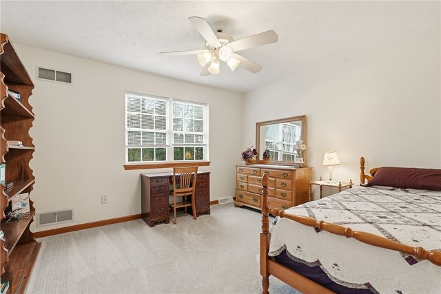 506 Saint Phillips Ct, Cranberry Twp, PA 16066