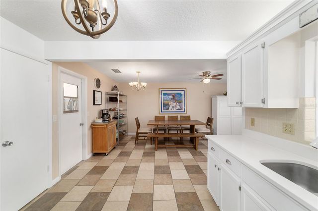 8625 SW 94 LANE G, Ocala, FL 34481