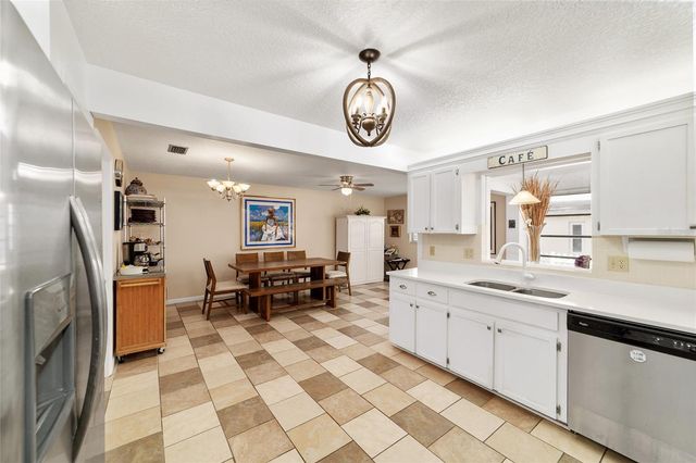 8625 SW 94 LANE G, Ocala, FL 34481