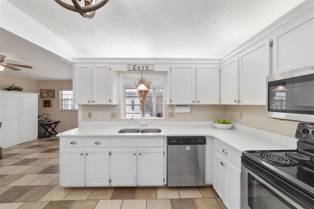 8625 SW 94 LANE G, Ocala, FL 34481