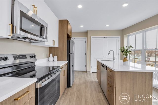 375 Cummins Hwy 301, Boston, MA 02131