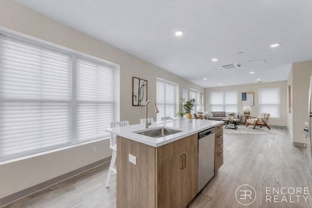 375 Cummins Hwy 301, Boston, MA 02131