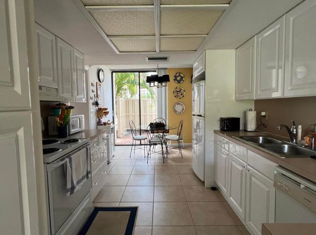 1002 Bridgewood Place 1002, Boca Raton, FL 33434