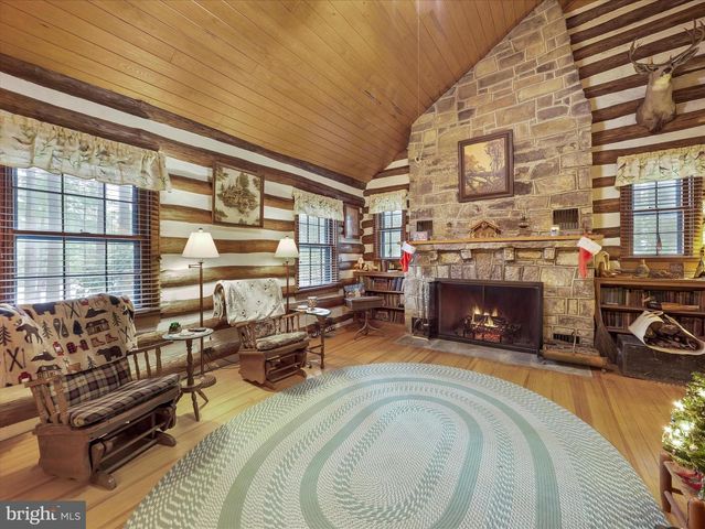 10086 GOLF COURSE RD, Fayetteville, PA 17222