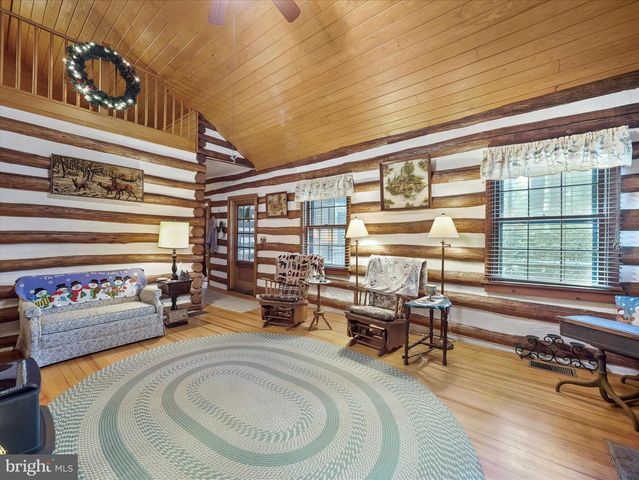 10086 GOLF COURSE RD, Fayetteville, PA 17222