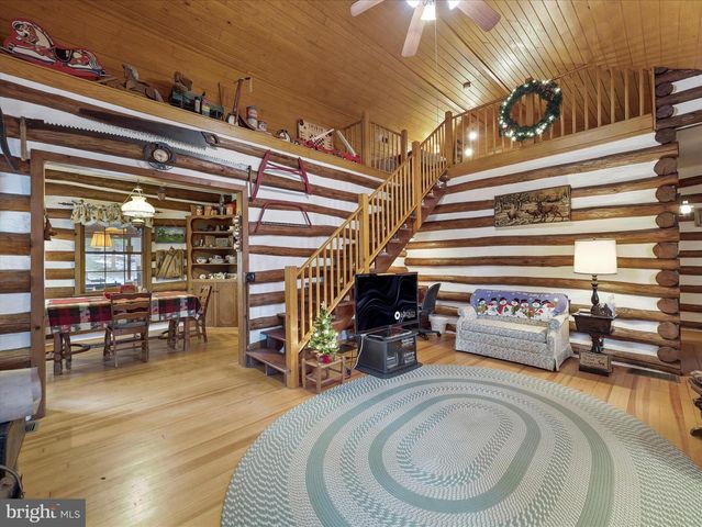 10086 GOLF COURSE RD, Fayetteville, PA 17222