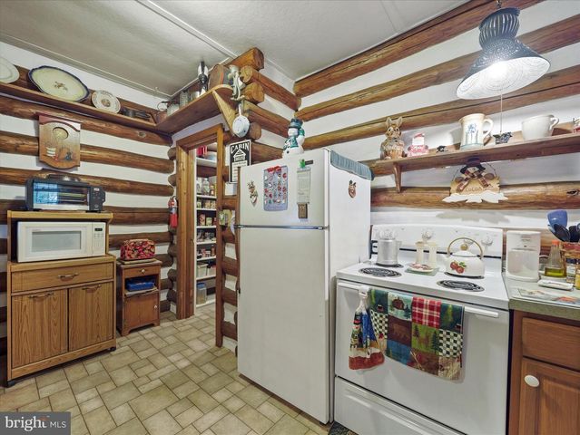 10086 GOLF COURSE RD, Fayetteville, PA 17222