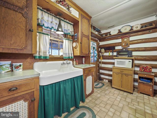 10086 GOLF COURSE RD, Fayetteville, PA 17222