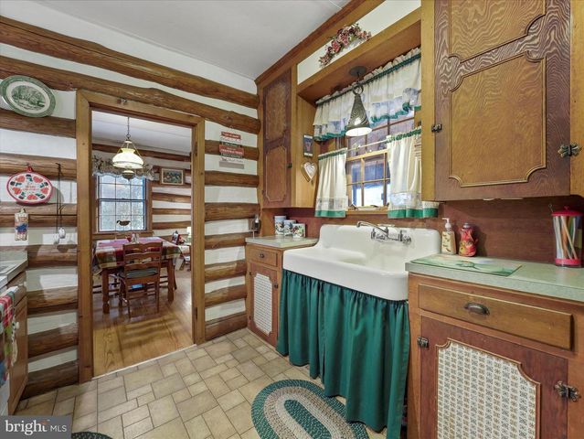 10086 GOLF COURSE RD, Fayetteville, PA 17222