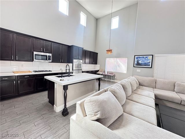 7643 Harmony Peak Street, Las Vegas, NV 89166