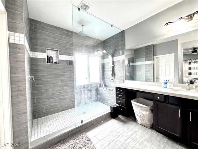 7643 Harmony Peak Street, Las Vegas, NV 89166