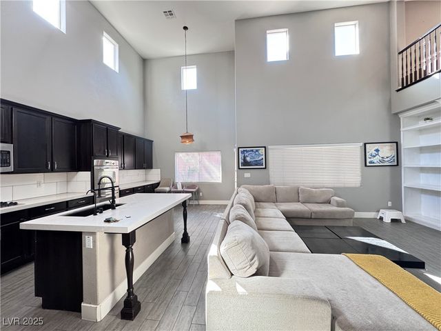 7643 Harmony Peak Street, Las Vegas, NV 89166