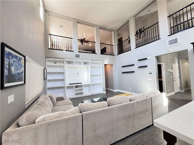 7643 Harmony Peak Street, Las Vegas, NV 89166