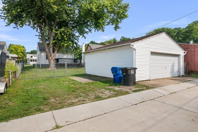 433 51st Street, Moline, IL 61265