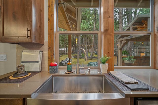 16927 Covina Road, Bend, OR 97707