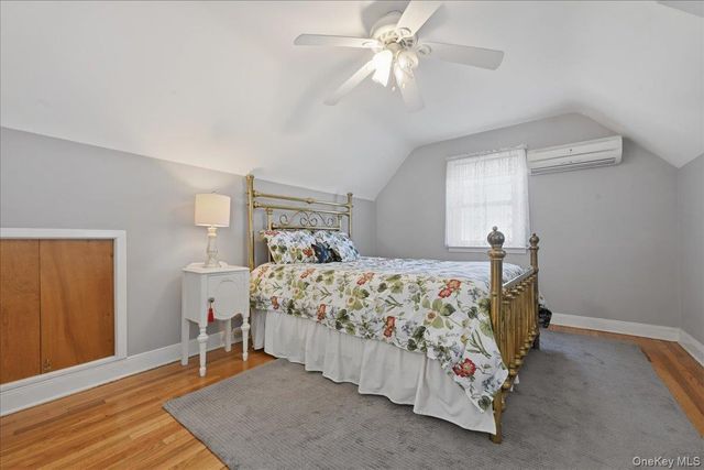656 5th Avenue, New Hyde Park, NY 11040