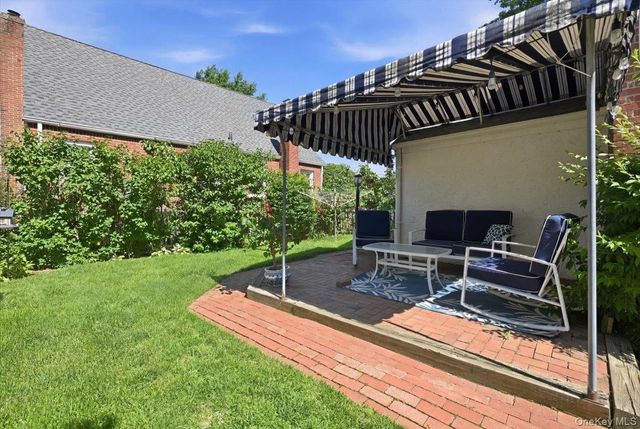 656 5th Avenue, New Hyde Park, NY 11040