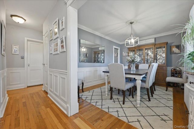 656 5th Avenue, New Hyde Park, NY 11040