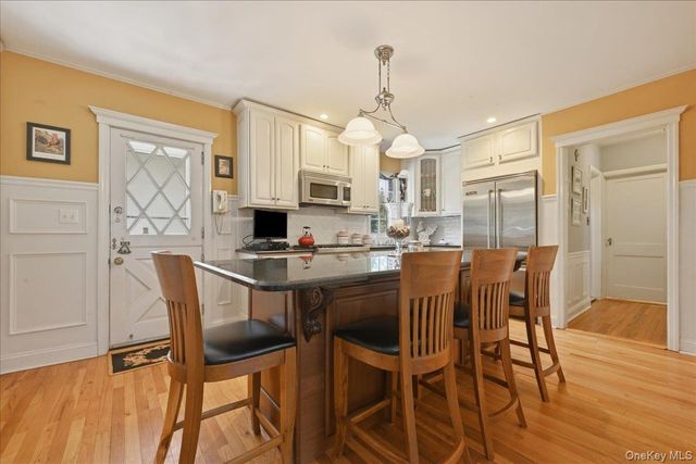 656 5th Avenue, New Hyde Park, NY 11040