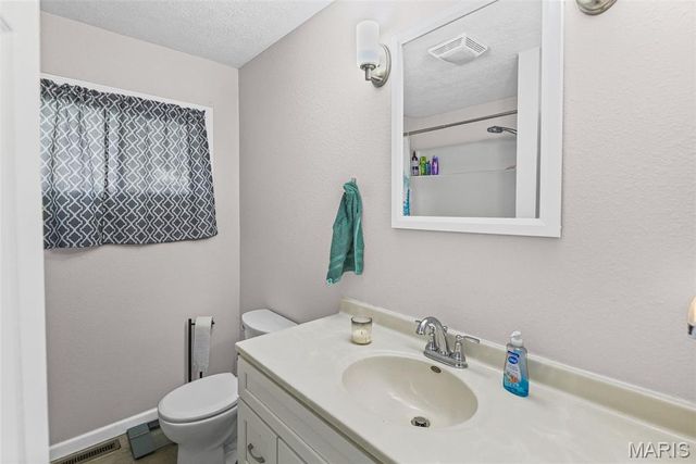 1204 E State Route 140, Greenville, IL 62246