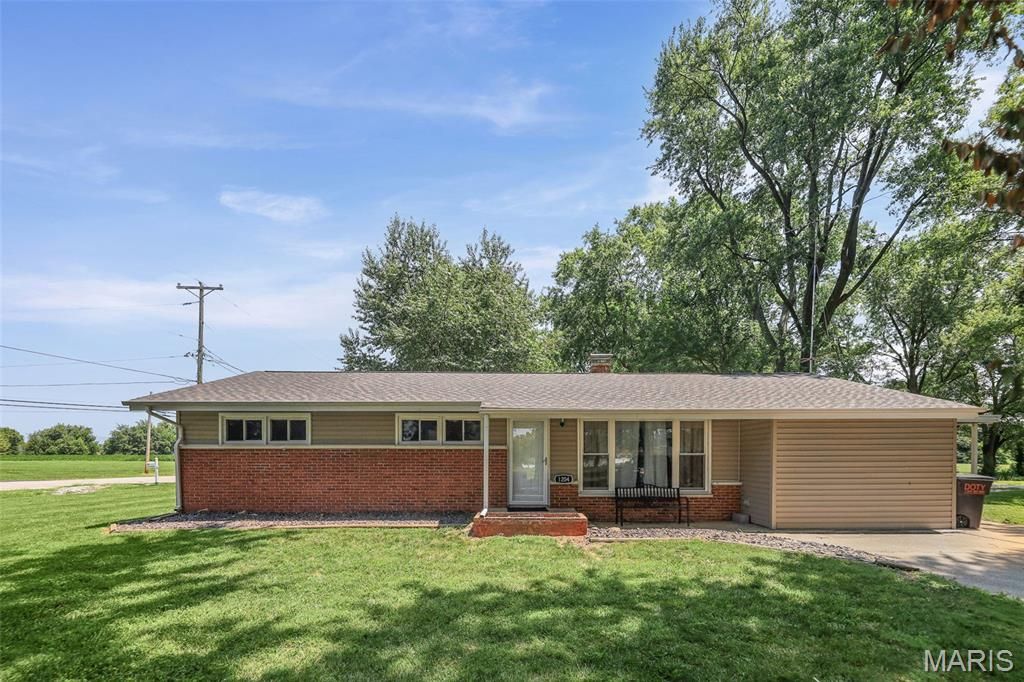1204 E State Route 140, Greenville, IL 62246