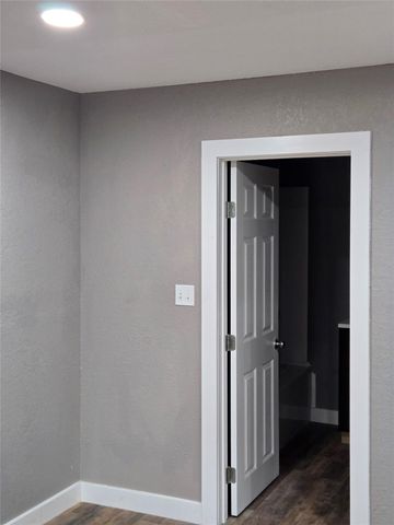 5823 Lyndhurst Drive E, Houston, TX 77033