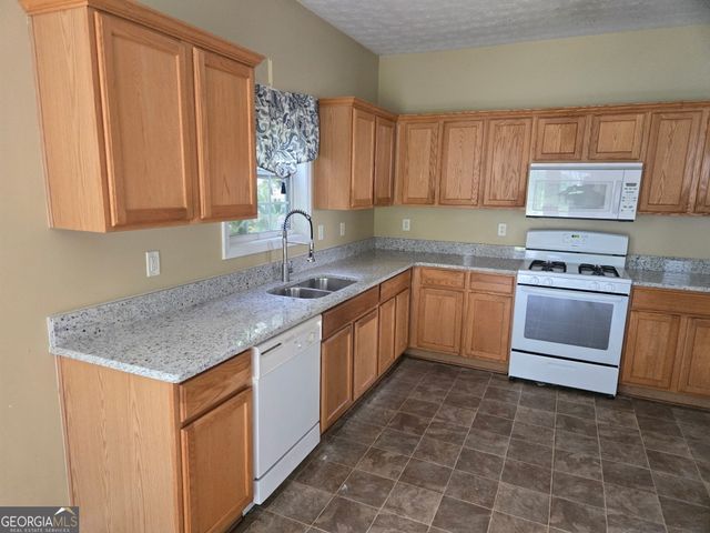 423 Heathcliff Court, Mcdonough, GA 30253