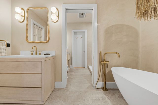134 Beach St 3B, Boston, MA 02111