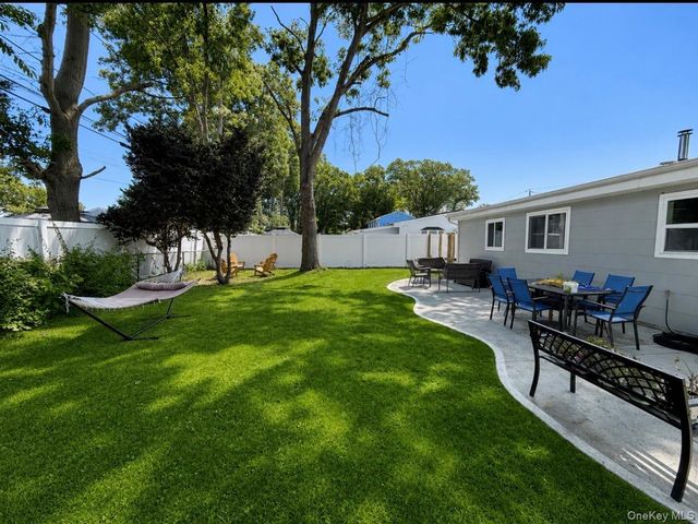 65 Biscayne Drive, Selden, NY 11784