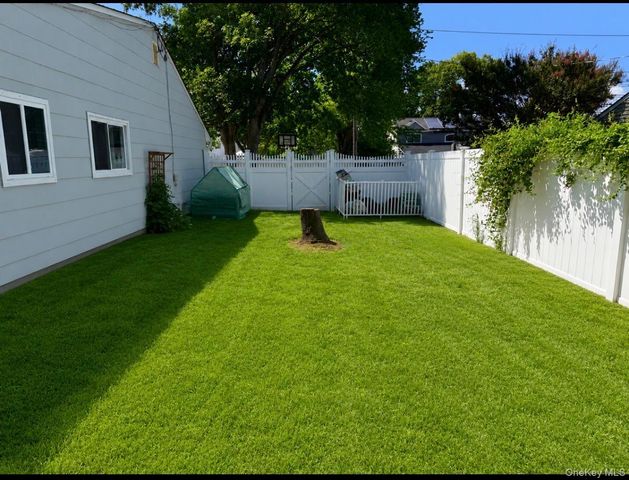 65 Biscayne Drive, Selden, NY 11784