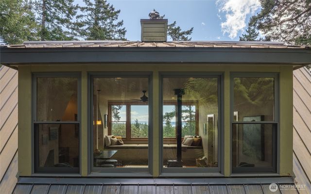 186 South Ridge Road, Decatur Island, WA 98221