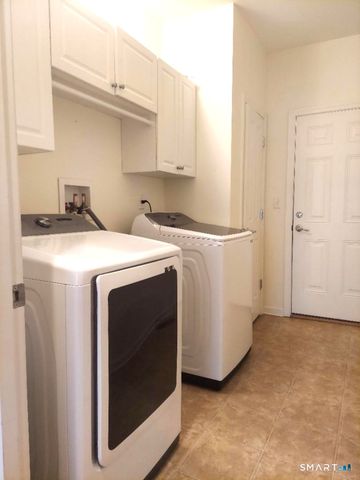 527 Putting Green Lane 527, Oxford, CT 06478
