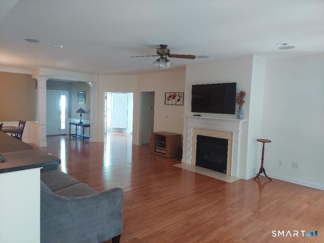 527 Putting Green Lane 527, Oxford, CT 06478