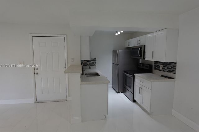 15560 SW 104th Terrace 613, Miami, FL 33196