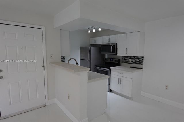 15560 SW 104th Terrace 613, Miami, FL 33196