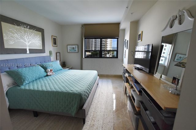 801 Brickell Key Blvd 701, Miami, FL 33131