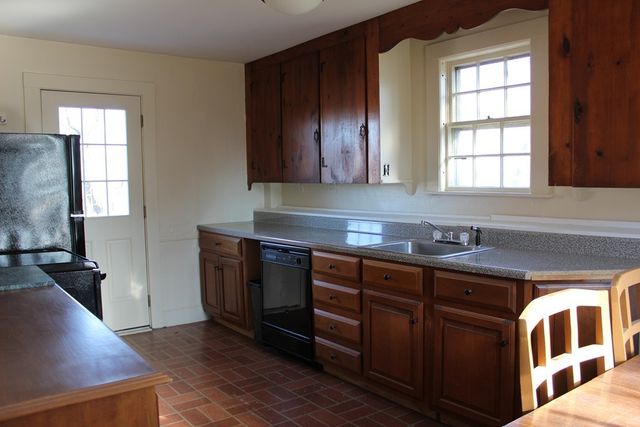 134 Sandwich Rd 2nd Floor, Plymouth, MA 02360