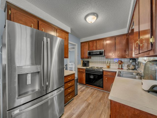 325 Cottonwood Ct, Clarksville, TN 37040