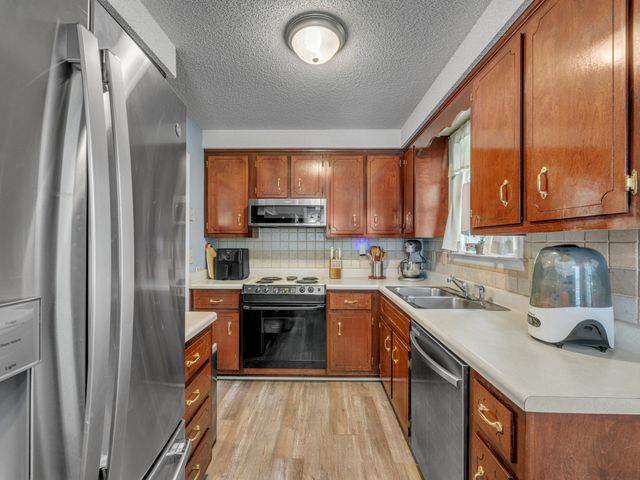 325 Cottonwood Ct, Clarksville, TN 37040