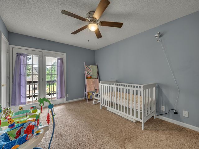 325 Cottonwood Ct, Clarksville, TN 37040