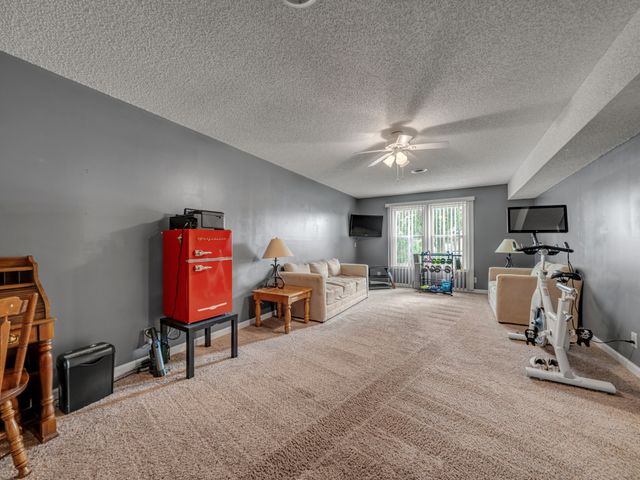 325 Cottonwood Ct, Clarksville, TN 37040