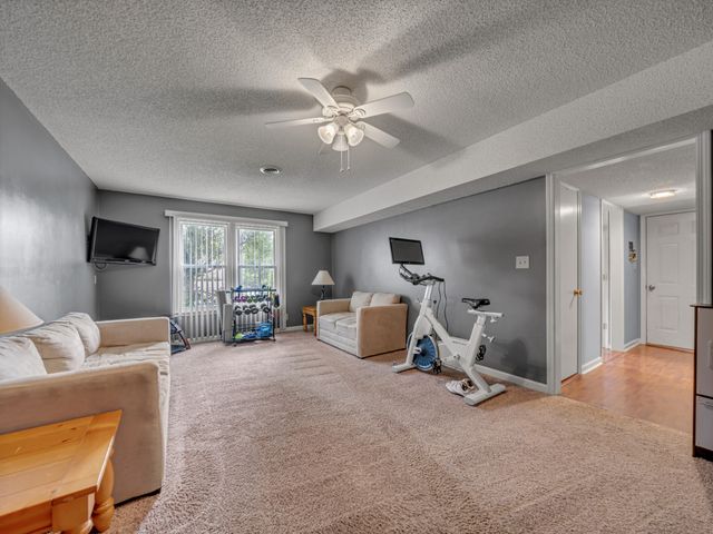 325 Cottonwood Ct, Clarksville, TN 37040