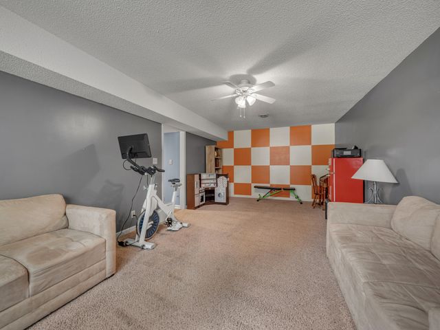 325 Cottonwood Ct, Clarksville, TN 37040