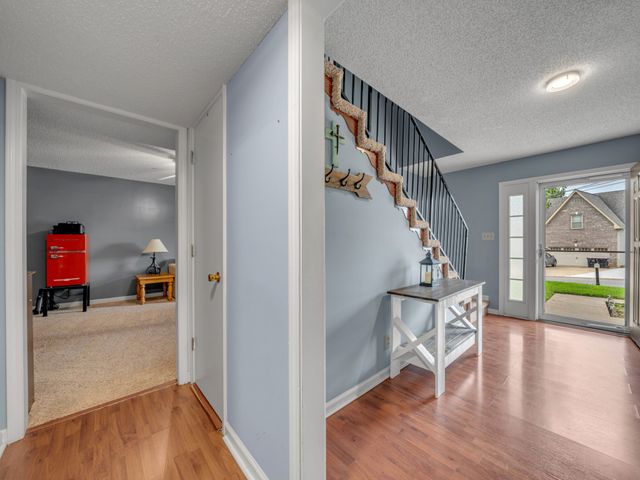 325 Cottonwood Ct, Clarksville, TN 37040