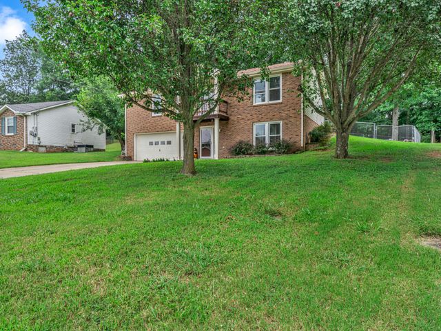325 Cottonwood Ct, Clarksville, TN 37040