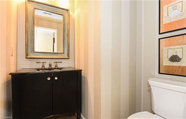 10 AppleTree Lane, Greensboro, NC 27455