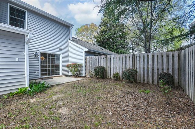 10 AppleTree Lane, Greensboro, NC 27455