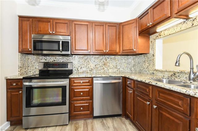 10 AppleTree Lane, Greensboro, NC 27455