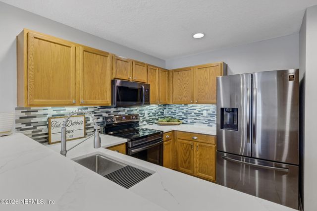 1500 CALMING WATER Drive 102, Fleming Island, FL 32003