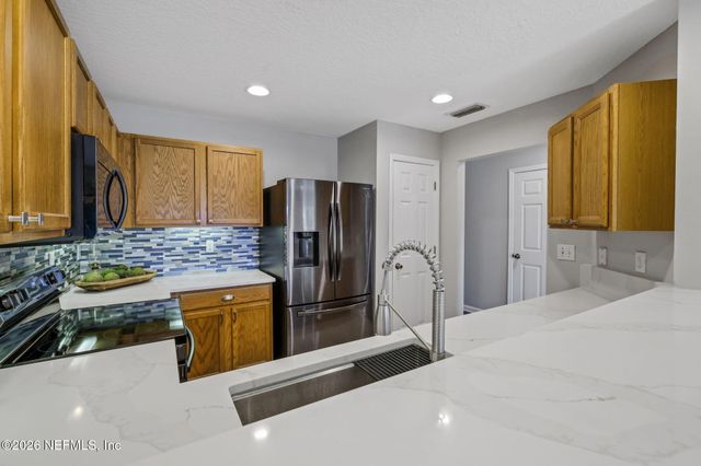 1500 CALMING WATER Drive 102, Fleming Island, FL 32003